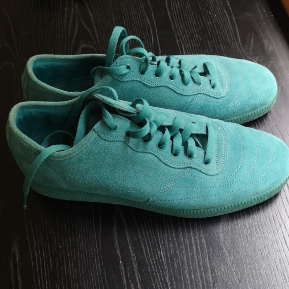 Alife green suede runners